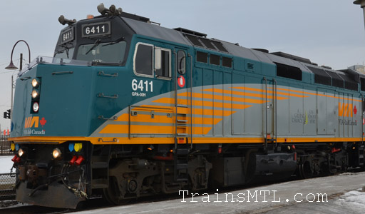Locomotive VIA6411 left side / coté gauche
